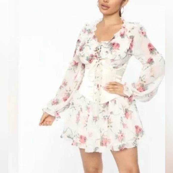 Fashion Nova Dresses & Skirts - Fashion Nova Midi Dress Women's Size Small White Floral Dress Body Flare